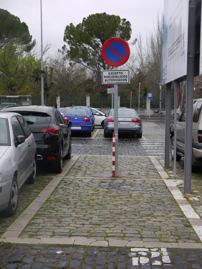 R_notasprensa_19042016103741-aparcamiento minusválidos RENFE 12-04-2016 (2) [1600x1200].JPG